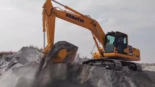 PC205 excavator with 1.7cu m coal bucket  Loading coal in truck  coal mine #dumptruck #komatsu