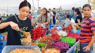 Amazing Cambodian Street Food in Night Market - Noodles Seafood Crab & More - Market Food Tour