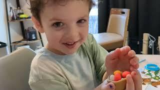 Mom & Max 🪺️️ Play-Doh play