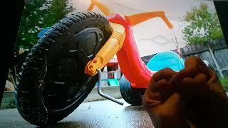 Horacio the handsnake - Big Wheel tricycles