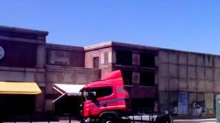 Camión Scania haciendo trompos