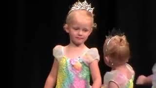 Little Girls Fight On Stage While Performing Ballerina Recital - 1079585