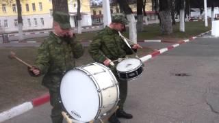 Антоха и Егор бьют в барабан