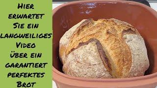 Das perfekte Brot selber backen ganz einfach im Römertopf. Knusprig und lecker.