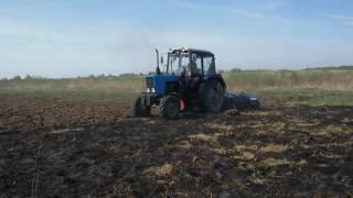 Дискование земли дисковка почвы трактором