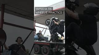 Yamaha R6 wheelie practice  AKRAPOVIC  WHEELIE MACHINE