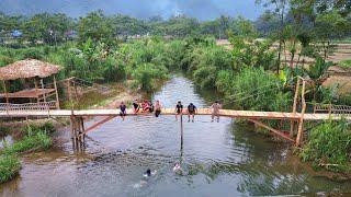 Villagers are excited when the suspension bridge is repaired and completed firmly. Emotional journey