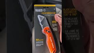 Checking out this #kleintools flickable folding utility knife #tools  #electriciantools