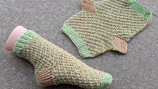 Flat Knit Two-Color Socks