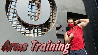 Arms Training in famous Oxygen gym  Тренировка рук в знаменитом зале Оксиджин