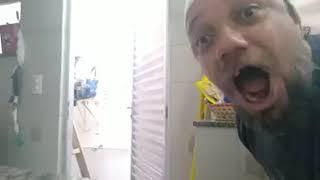 bluezão gritando pro fantasma da porta