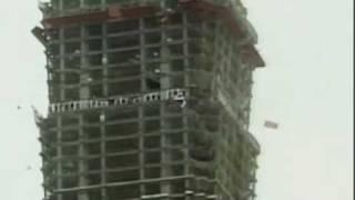 EARTHQUAKE ROCKS WORLDS TALLEST SKYSCRAPER TAIPEI 101