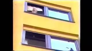 RAT S NAŠIH PROZORA ULIČNE BORBE S POČETKA OPSADE U NOVOM GRADU Sarajevo april 1992