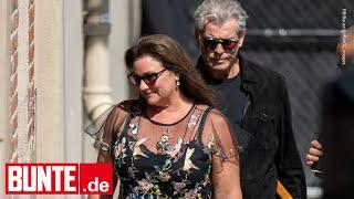 Pierce Brosnan Herrlich normal- Bond-Darsteller wird von seiner Frau zur Arbeit gebracht