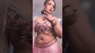 HOT AUNTY BACKSIDE KAMMAR & NAVEL SHOW AUNTY DEEP NAVEL SCRATCH MARK BELLY 2022