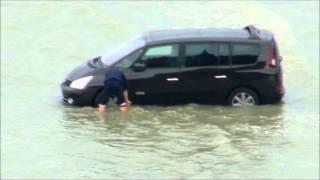 Mont-Saint-Michel  How to distroy 1 car in 10 minutes and 2 in 30 minutes