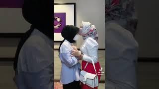 hijab ciuman