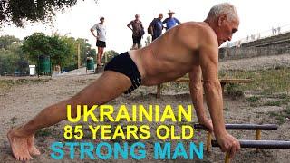 85 Year Old street workout man - real calisthenics workout.