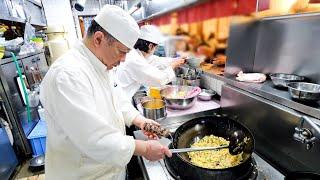 開店した瞬間になだれ込む客で一瞬で満席。超絶怒涛の炒飯ラッシュを捌く中華職人達丨Egg Fried Rice - Wok Skills in Japan