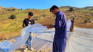 Finishing the roof of the house thanks to Muhammad an example of art and profession