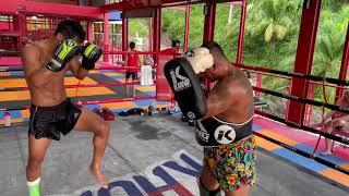 Superbon training with Trainer Gae for the next fight #kickboxing #muaythai #training