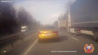 Появилось видео погони за водителем Audi в Твери из-за которого экипаж ГИБДД попал в аварию