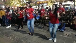 JOGETNYA MANA TAHAN BRO  Goyang HOT Penari Cewek -- WEGAH KELANGAN -- ANGKLUNG MALIOBORO