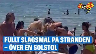 Solstolskrig i Italien – fullt slagsmål på stranden