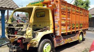 Proses Truck Anti Gosip diperbaiki di bengkel 3 putra