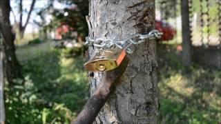 How to open a lock with a crowbar