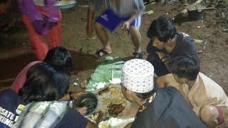 Keseruan di pedesaan malam hari  makan nasi liwet