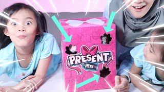 Unboxing PRESENT PETS  MAINAN ANAK BISA BUKA KOTAKNYA SENDIRI  dari Toyspedia Lifia Niala Elsa