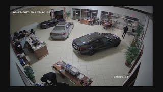 Thieves steal $100K BMW luxury cars from dealership showroom