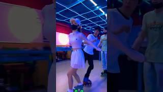 skating  girl Skating and showing boys  #skating #shortvideo #shorat #shorts