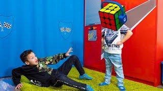 Давид Хочет ПЕРЕХИТРИТЬ Папу Умный Кубик Рубика САМЫЙ Крутой Smart Rubiks Cube