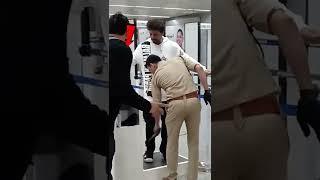 SRK Stoppped By Police At Airport  shah rukh khan #shorts #srk #shahrukhkhan