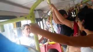 PUNHETEIRO DENTRO DO ÔNIBUS PASSA VERGONHA