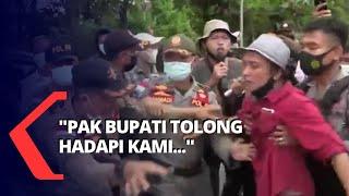 Mobil Bupati Lampung Utara Dihadang Massa Aksi