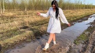 HIGH HEELS  Christina walks through deep puddles in high heels