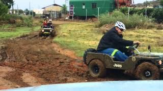 Go kart Mini Willy jeep in mud