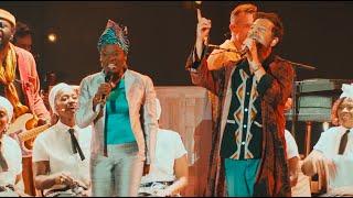 Christophe Maé - Cest drôle la vie en duo avec Angélique Kidjo Live à lAccor Arena