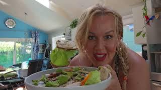 making a salad +eat with me