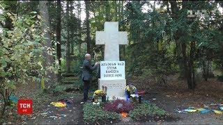 Кремлівський пропагандист Грем Філліпс поглумився над могилою Степана Бандери