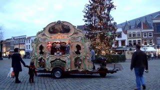 Draaiorgel speelt Kerstmuziek