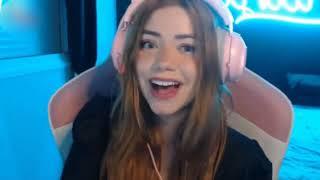 CLARA DEIXA VAZAR PEITINHO E ENCERRA A LIVE