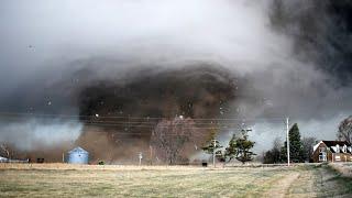 Intense Close Range Intercept of Violent EF-4 Tornado - Iowa High Risk Tornado Outbreak - 33123