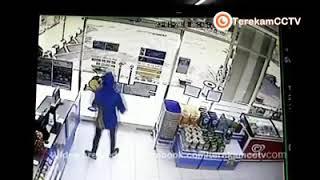 NYAWA PEGAWAI INDOMARET HAMPIR MELAYANG  AKIBAT CEROBOH TEREKAM JELAS CCTV