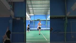 Ketika duo gesrek main badminton