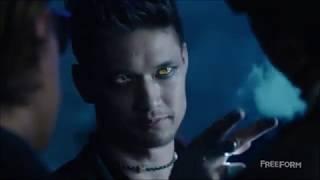 Shadowhunters 1x01  Magnus first scenes at Pandemonium