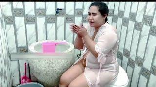 Mama Muda Tantangan Mandi Air Es